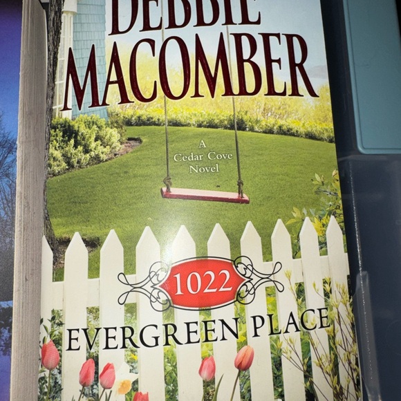 Assorted Fiction Books Collection - Picture 4 of 6